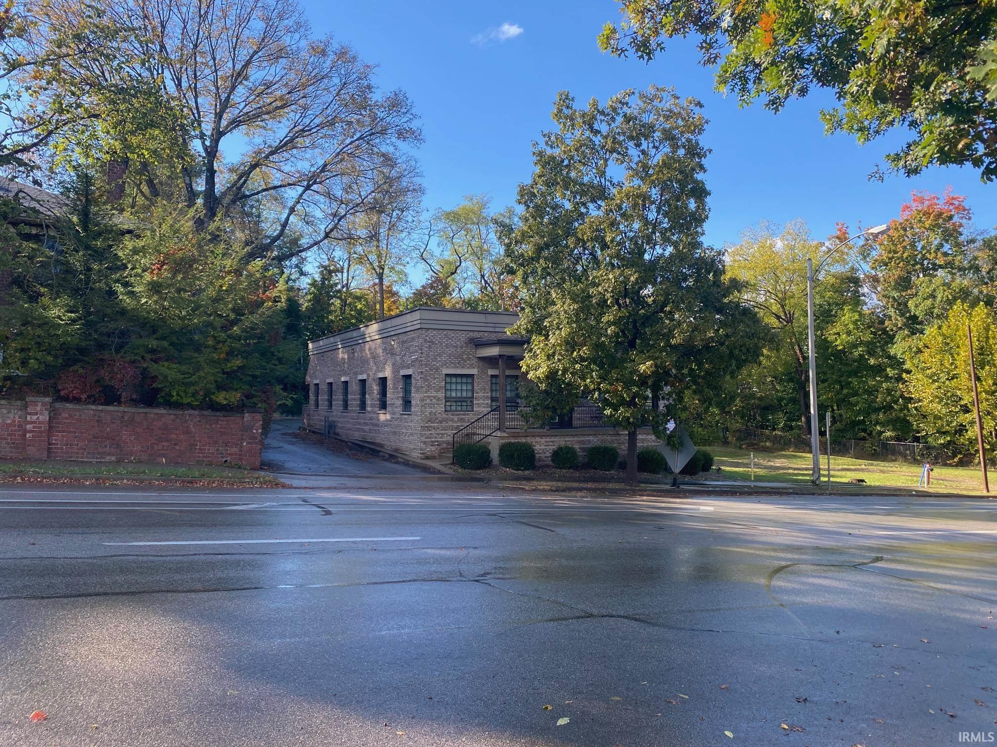 807 N College Avenue