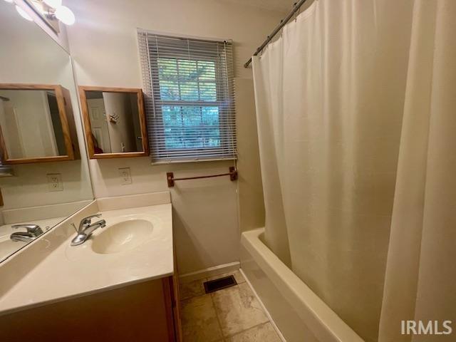 3389 S Oaklawn Circle