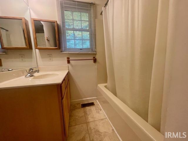 3389 S Oaklawn Circle