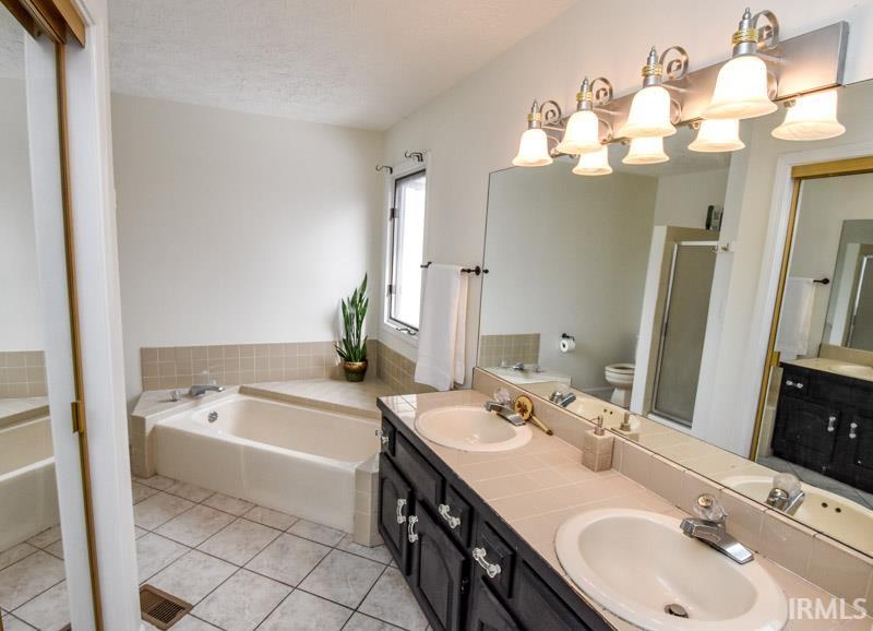 3301 S Rolling Oak Drive