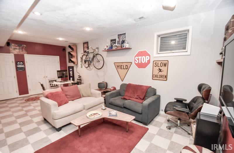 3301 S Rolling Oak Drive