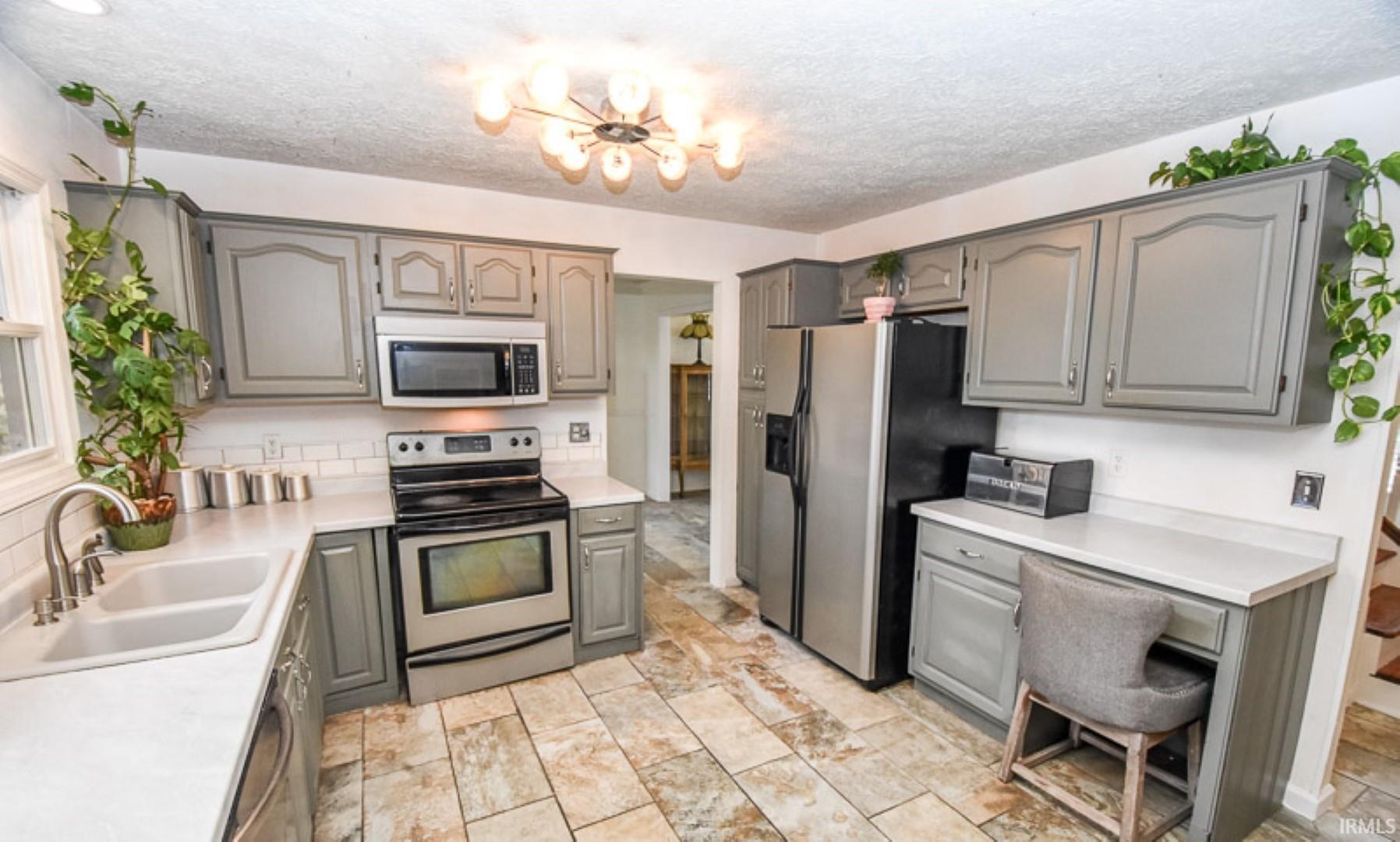 3301 S Rolling Oak Drive