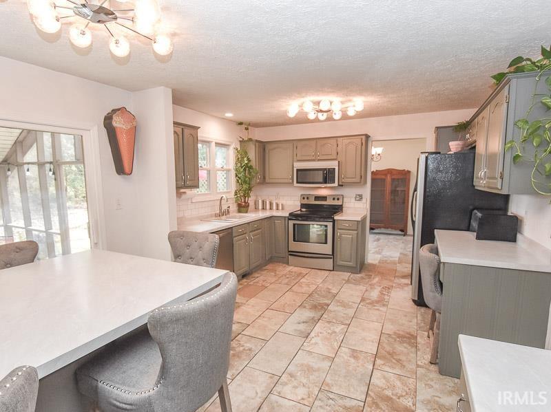 3301 S Rolling Oak Drive