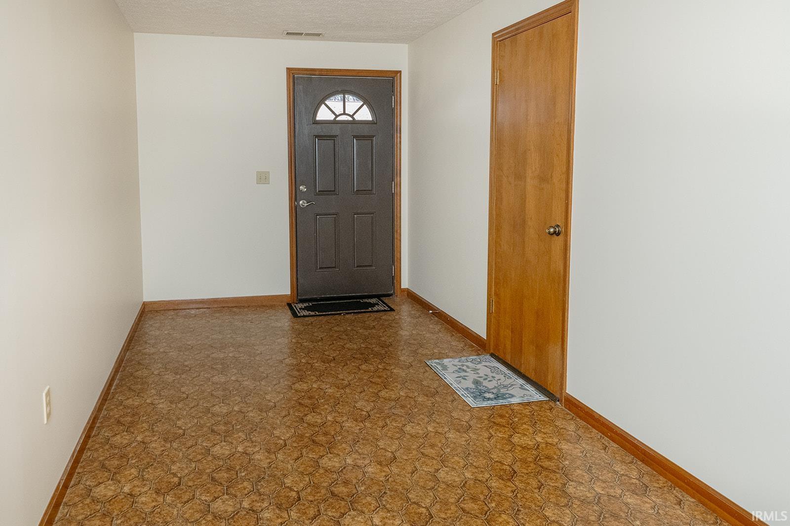 500-6 Greentree Drive