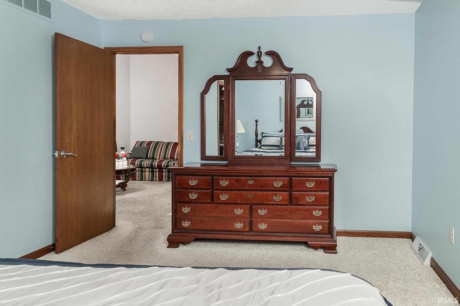 500-6 Greentree Drive