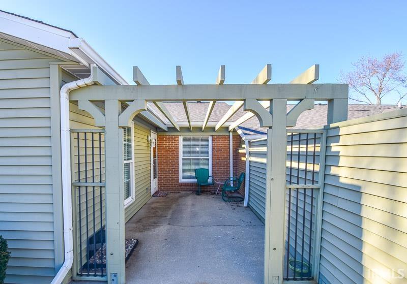 812 E Waterloo Court