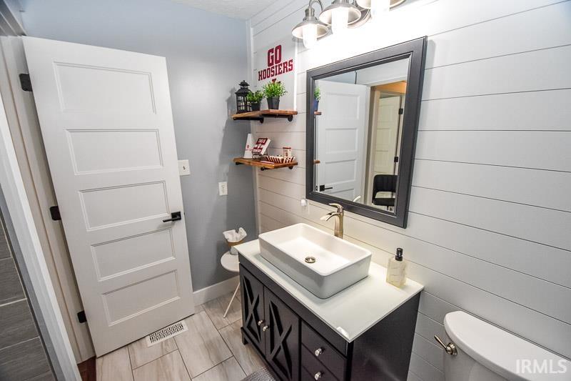 812 E Waterloo Court