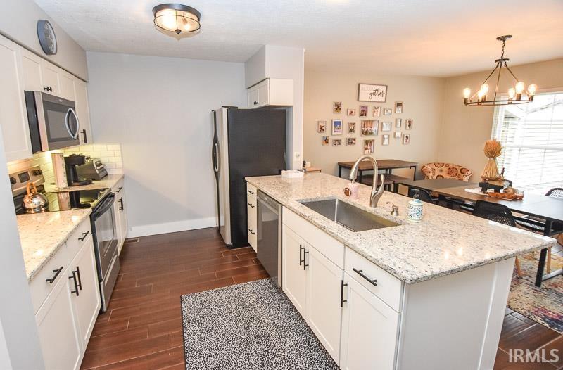 812 E Waterloo Court