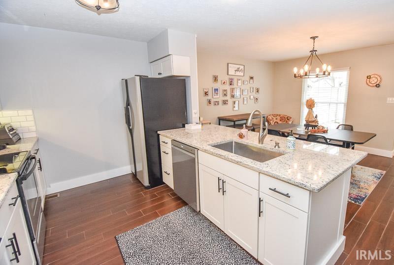 812 E Waterloo Court