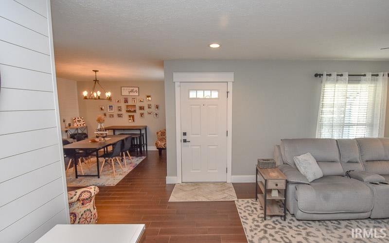 812 E Waterloo Court