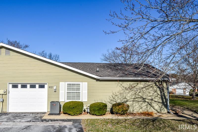 812 E Waterloo Court