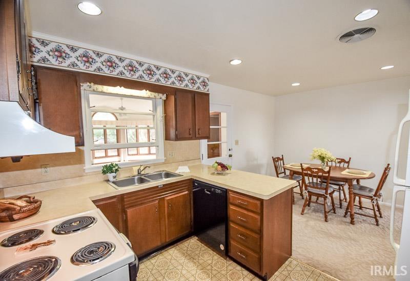 2400 N Laverne Drive