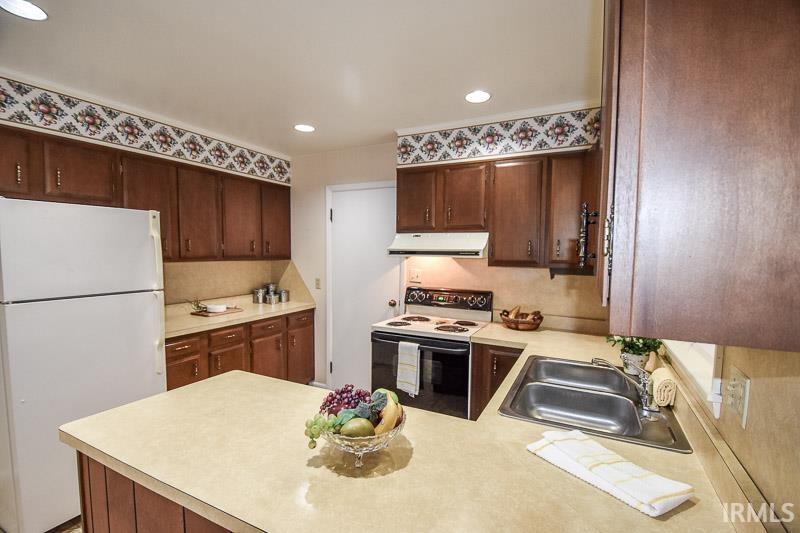 2400 N Laverne Drive