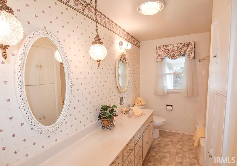 2400 N Laverne Drive