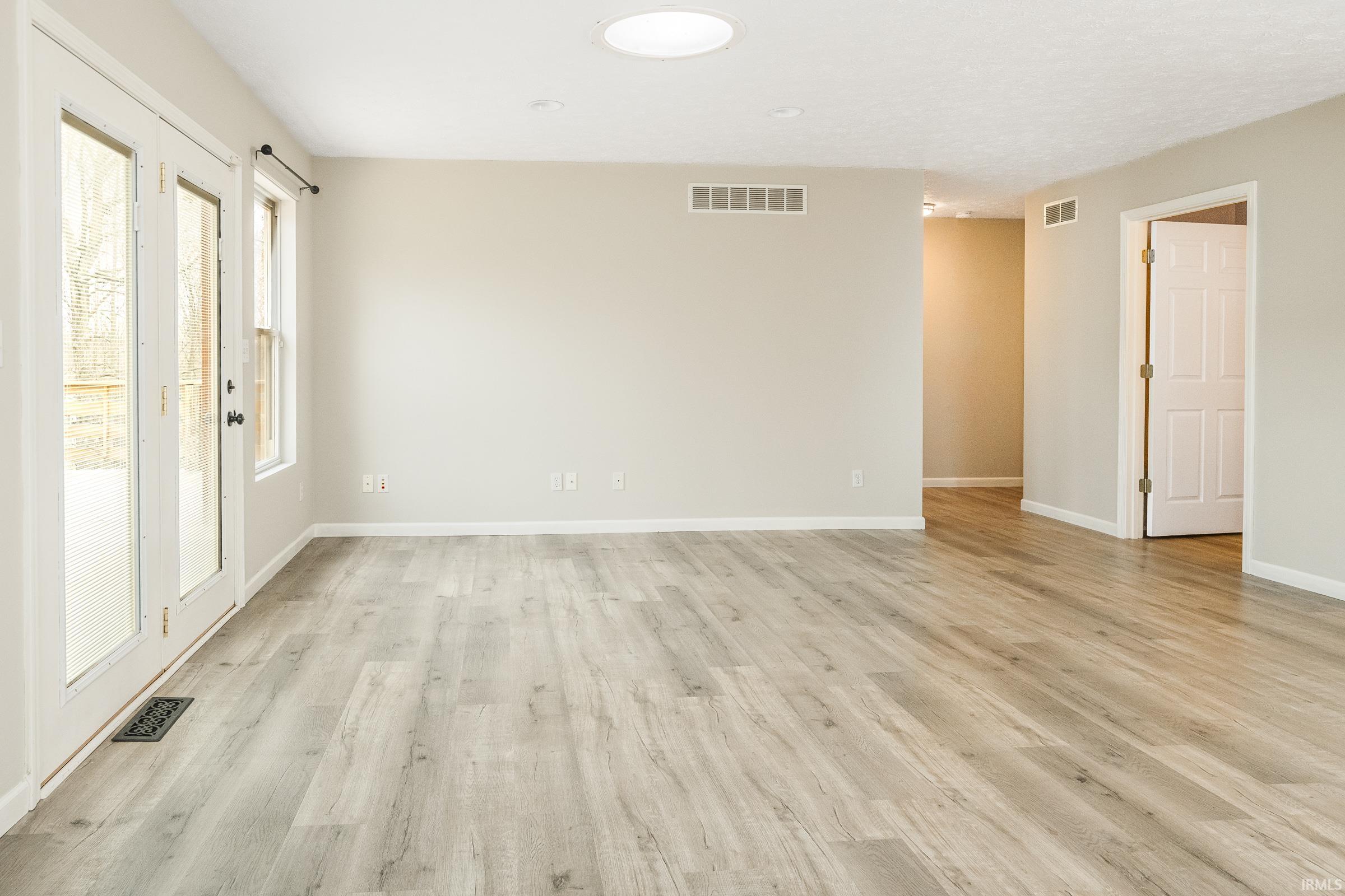 1024 W Countryside Lane