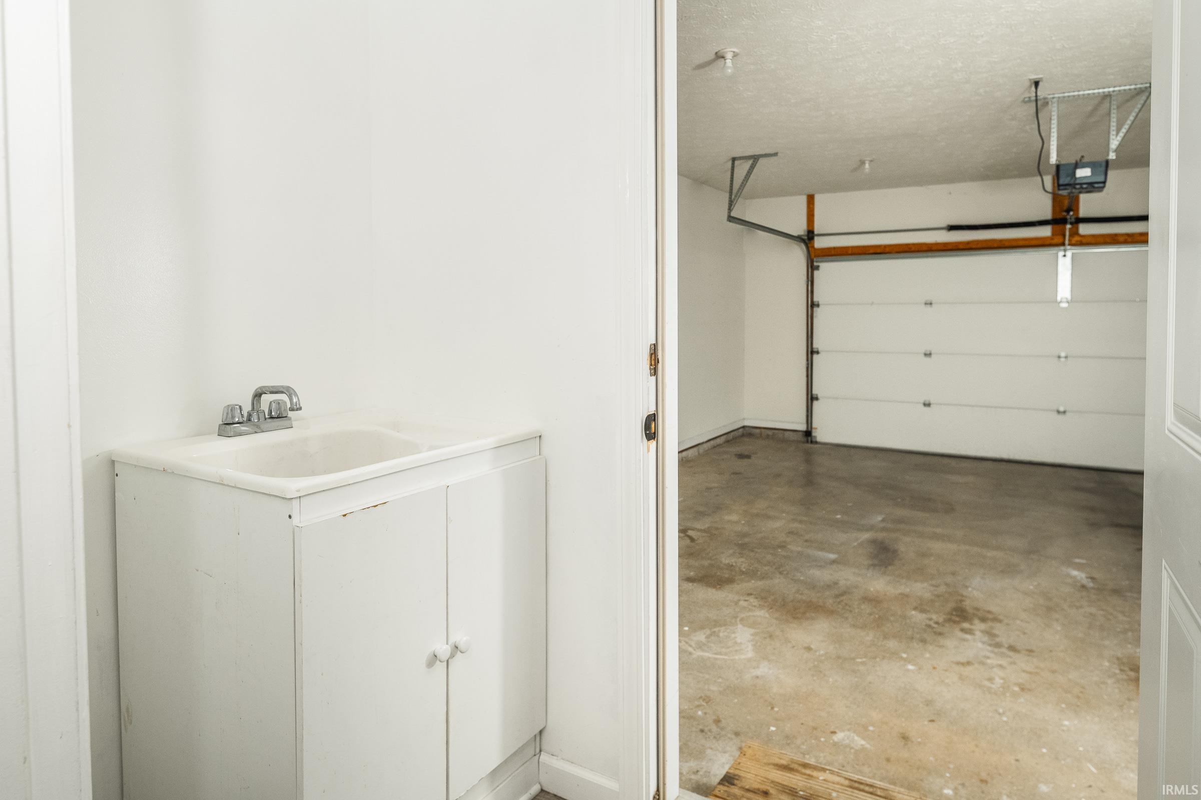 1024 W Countryside Lane