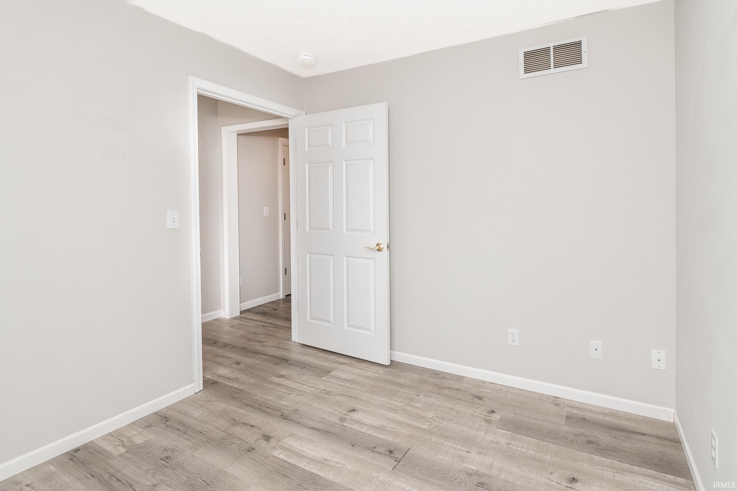 1024 W Countryside Lane