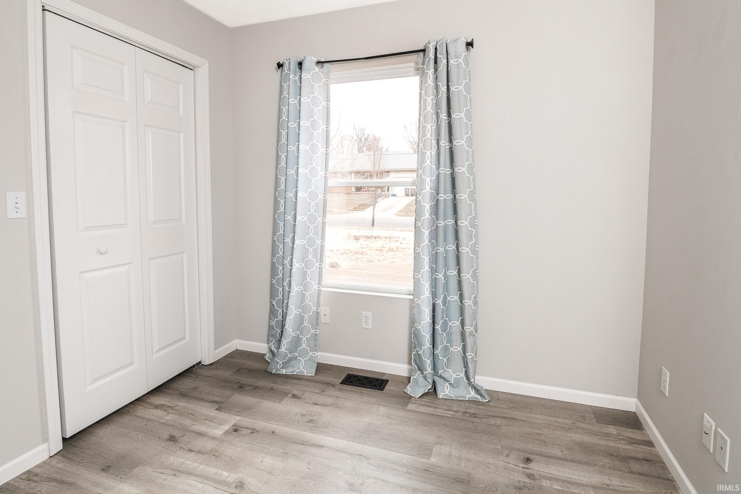 1024 W Countryside Lane