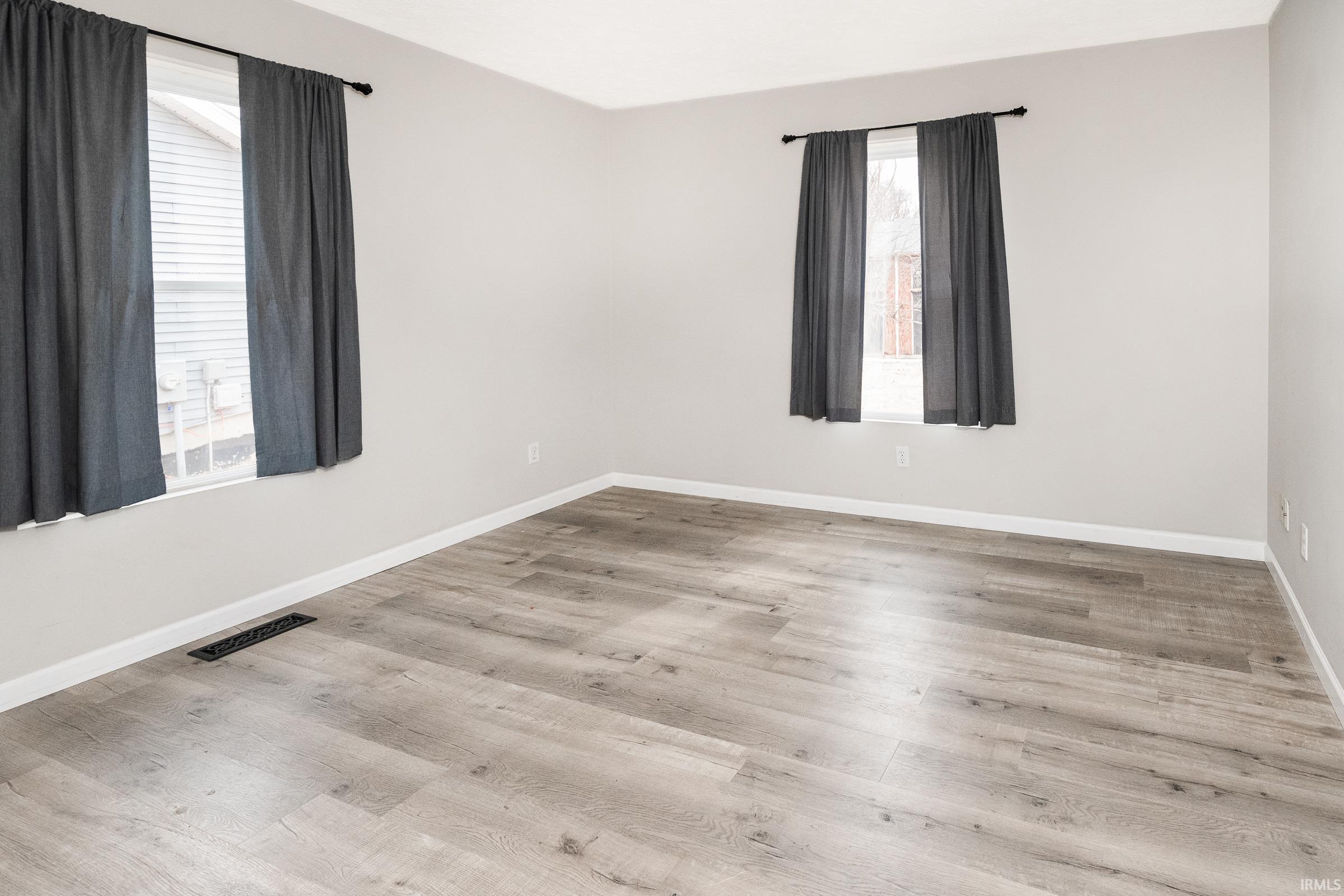 1024 W Countryside Lane