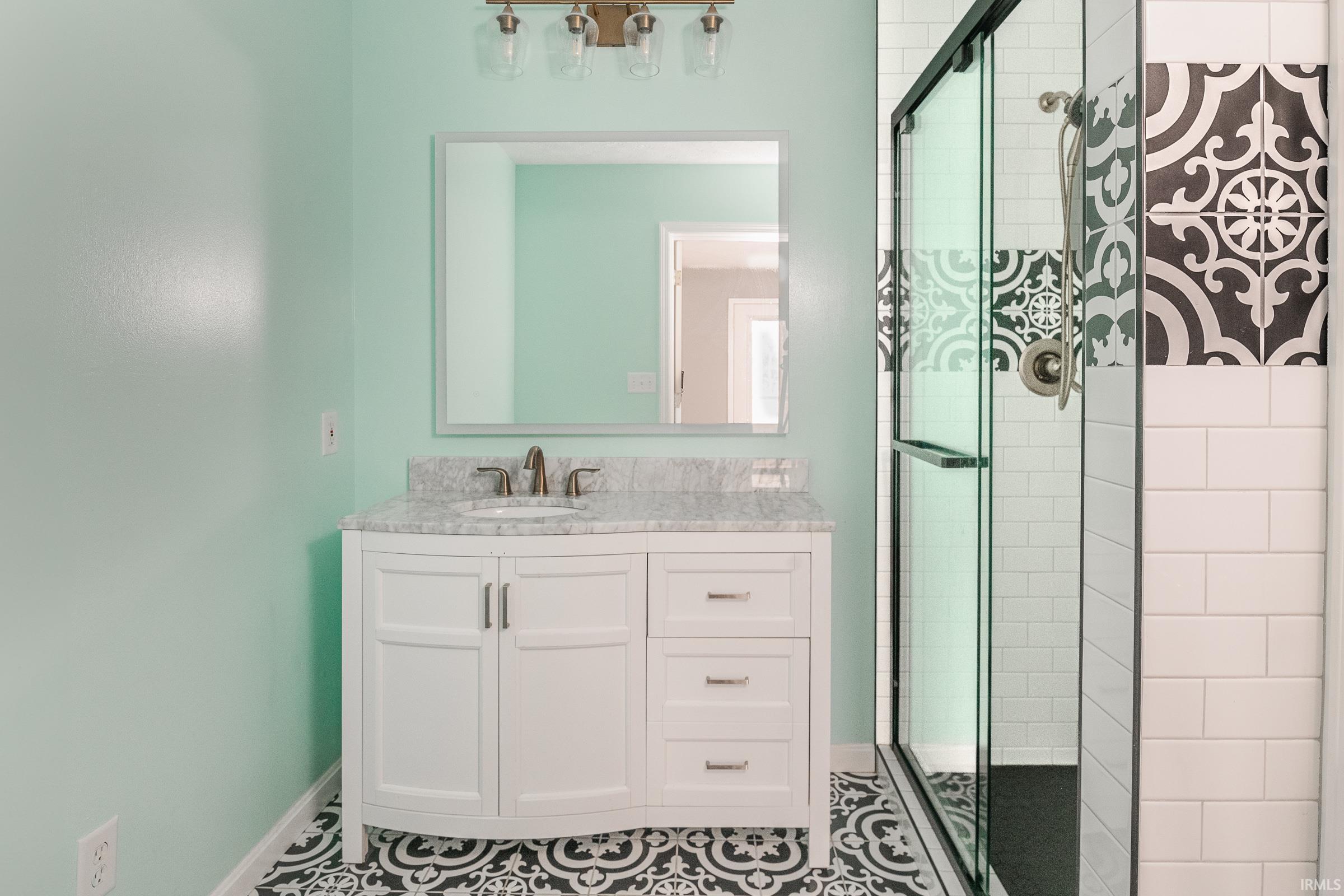 1024 W Countryside Lane