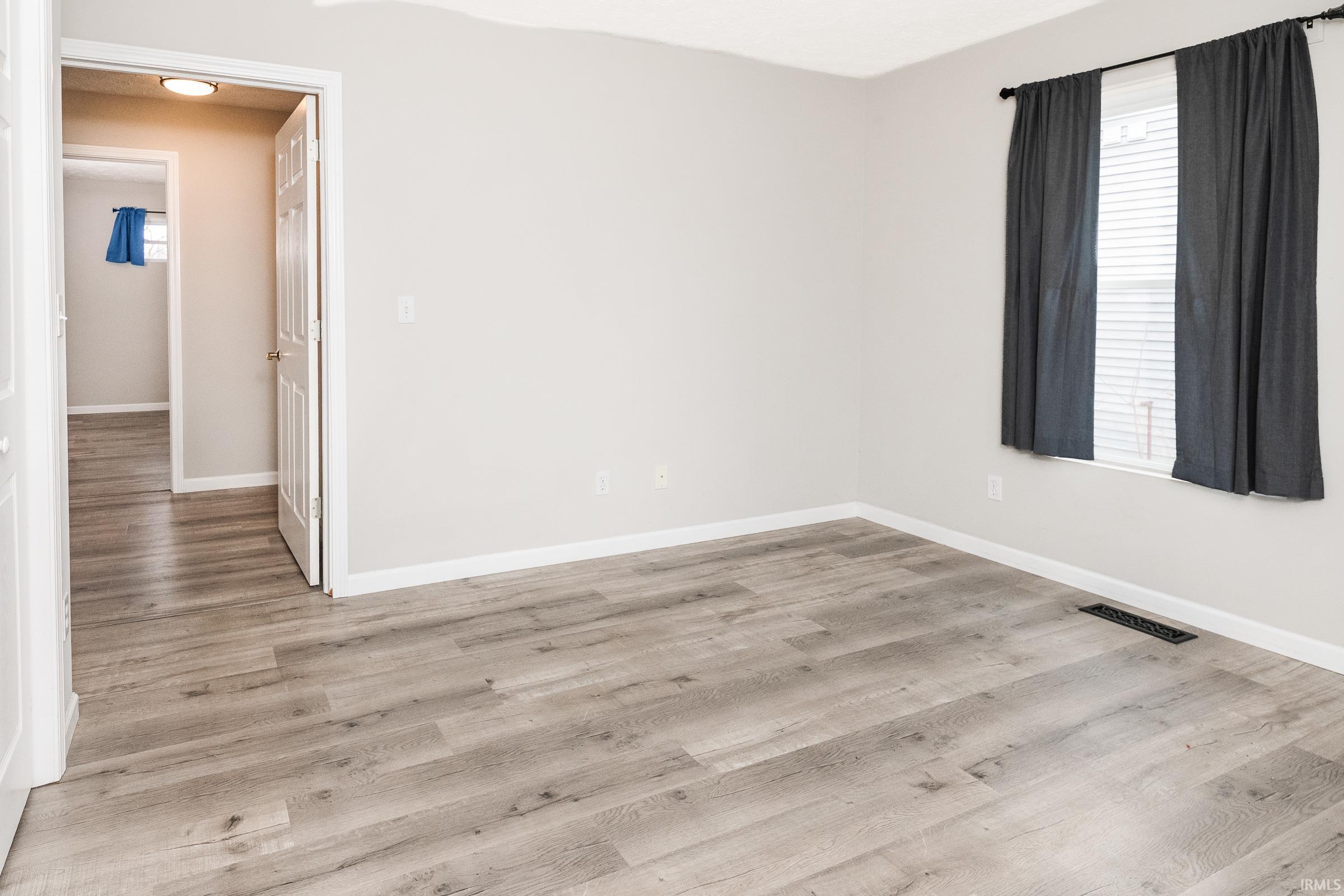 1024 W Countryside Lane