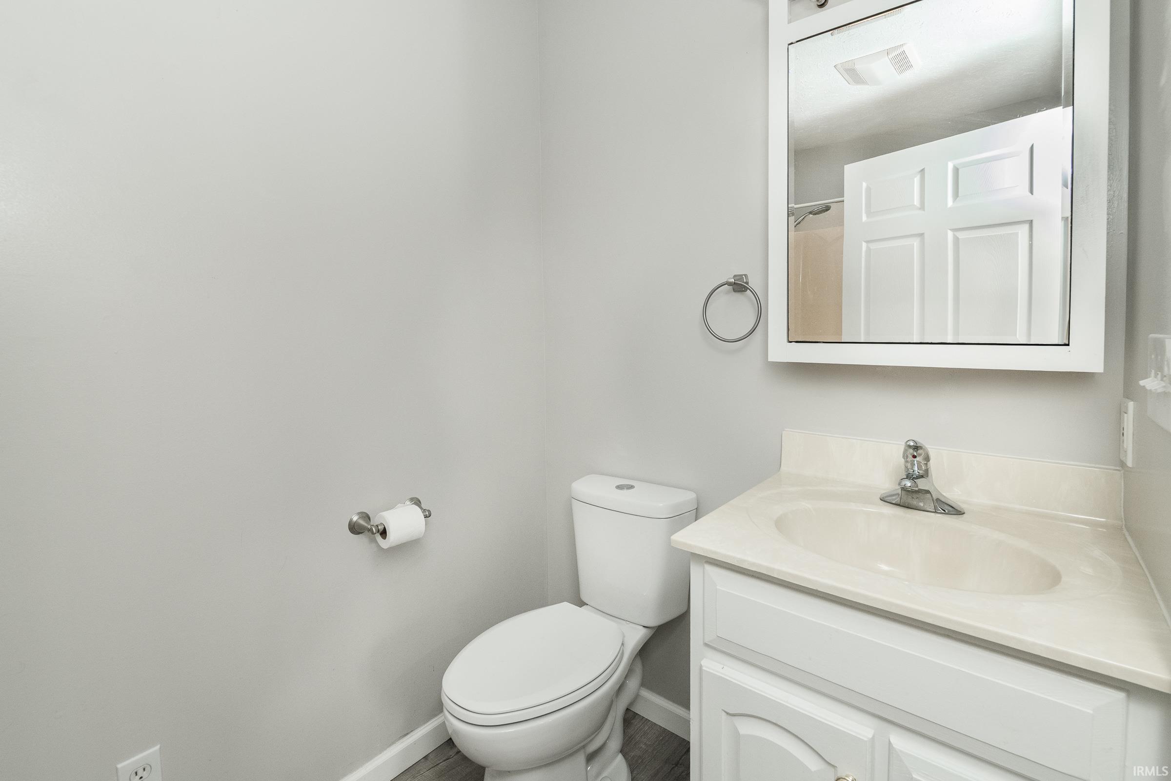 1024 W Countryside Lane