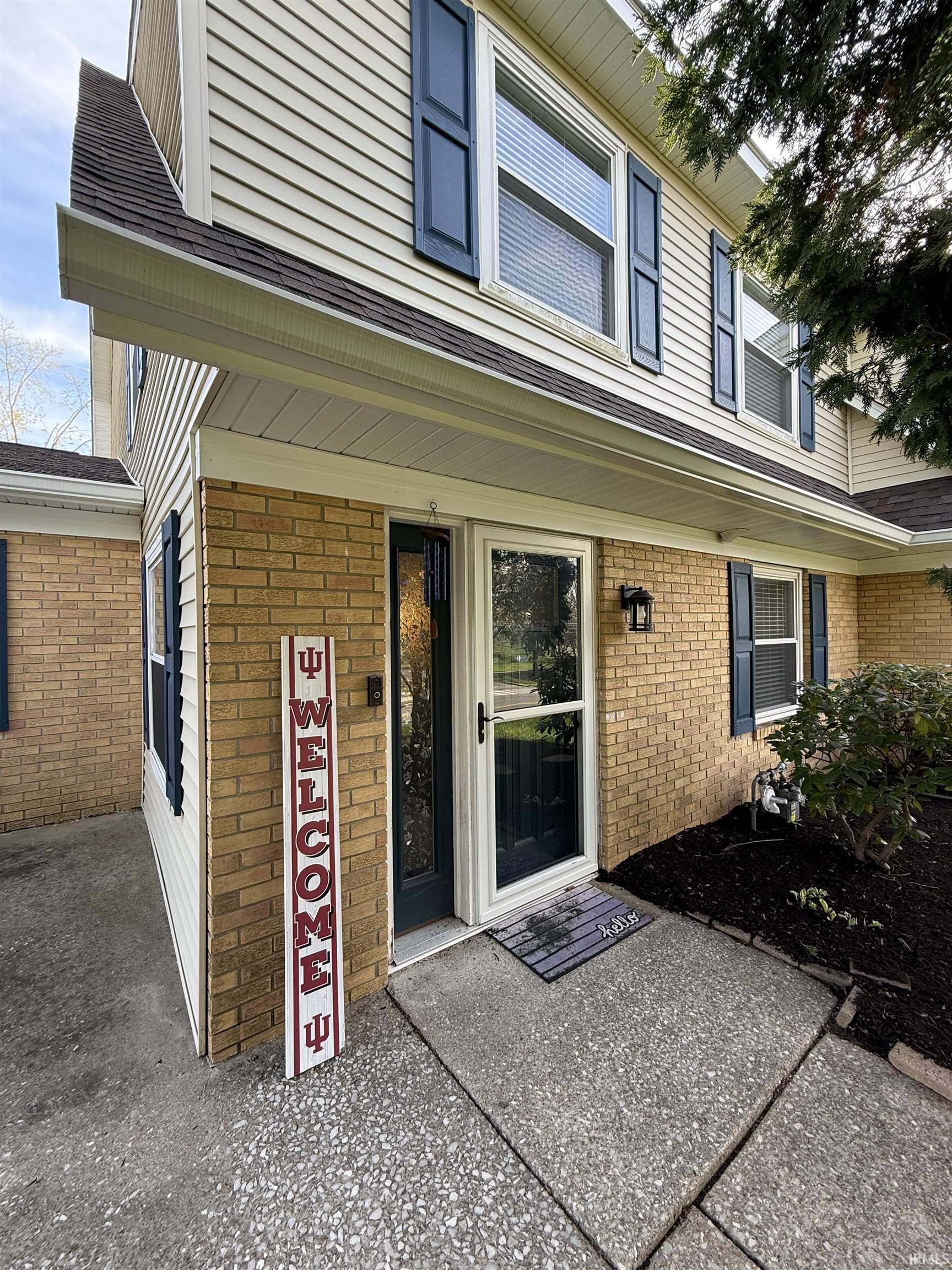 3106 S Carnaby Street