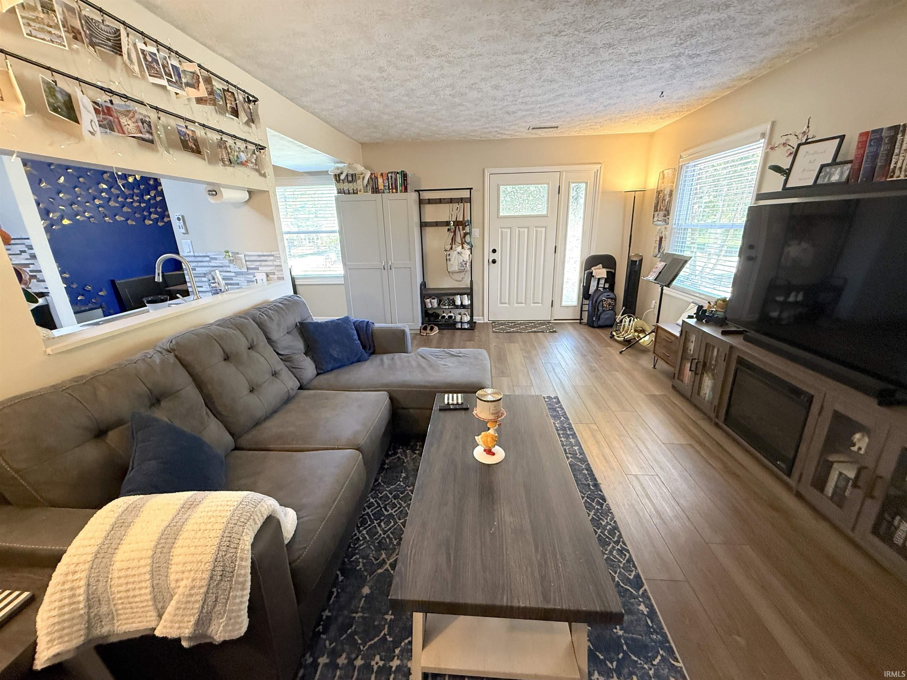 3106 S Carnaby Street