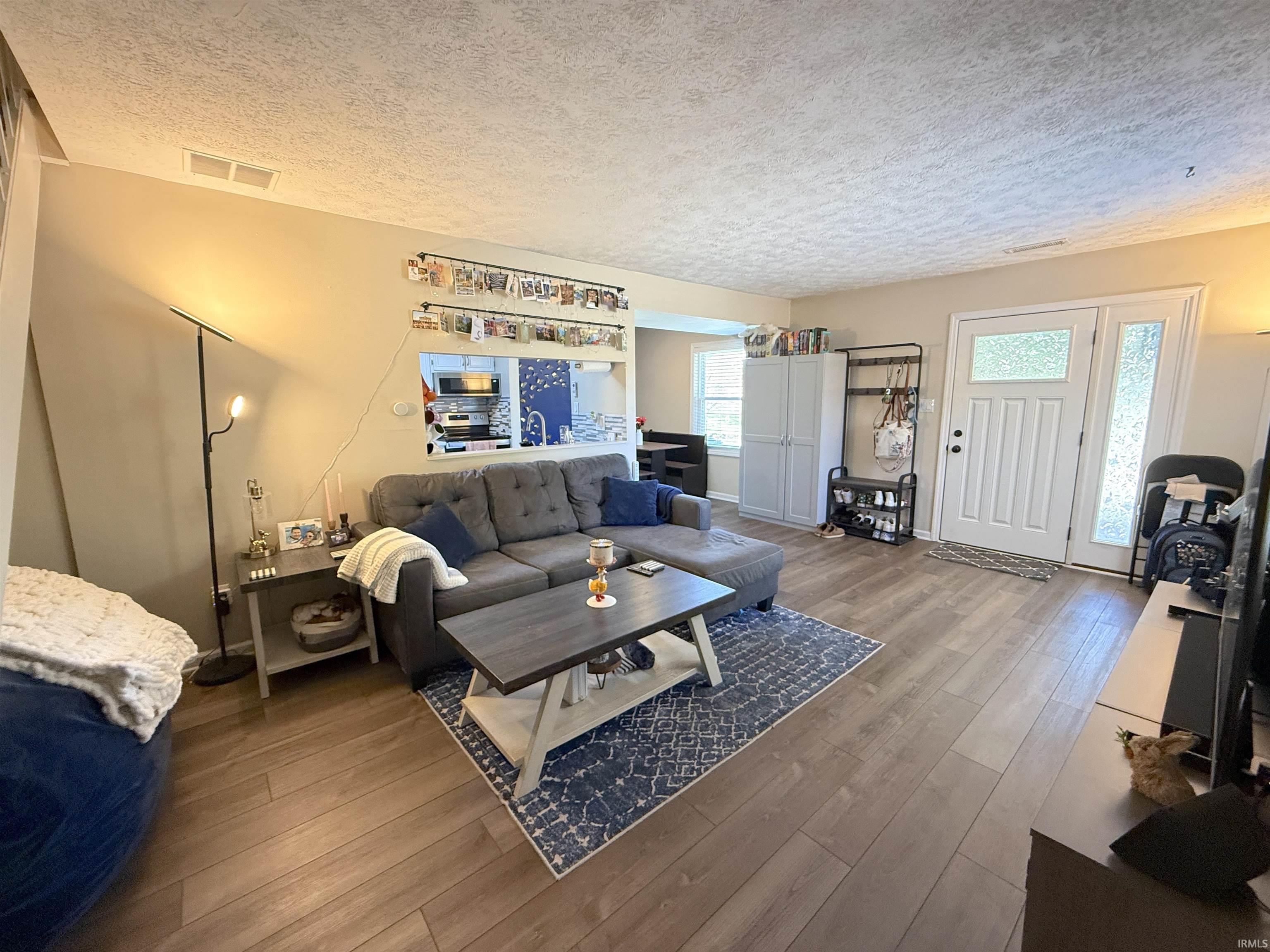 3106 S Carnaby Street