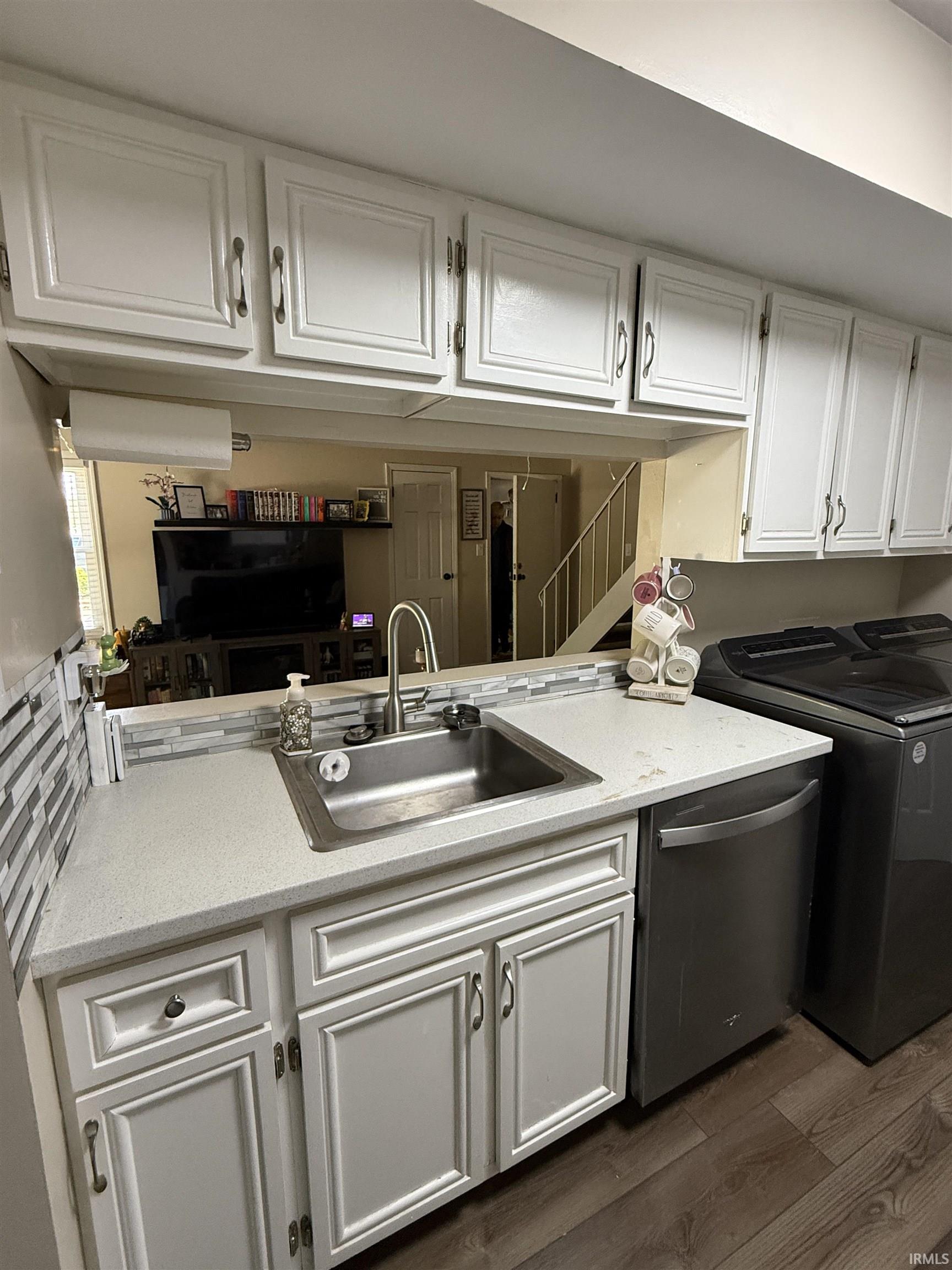 3106 S Carnaby Street