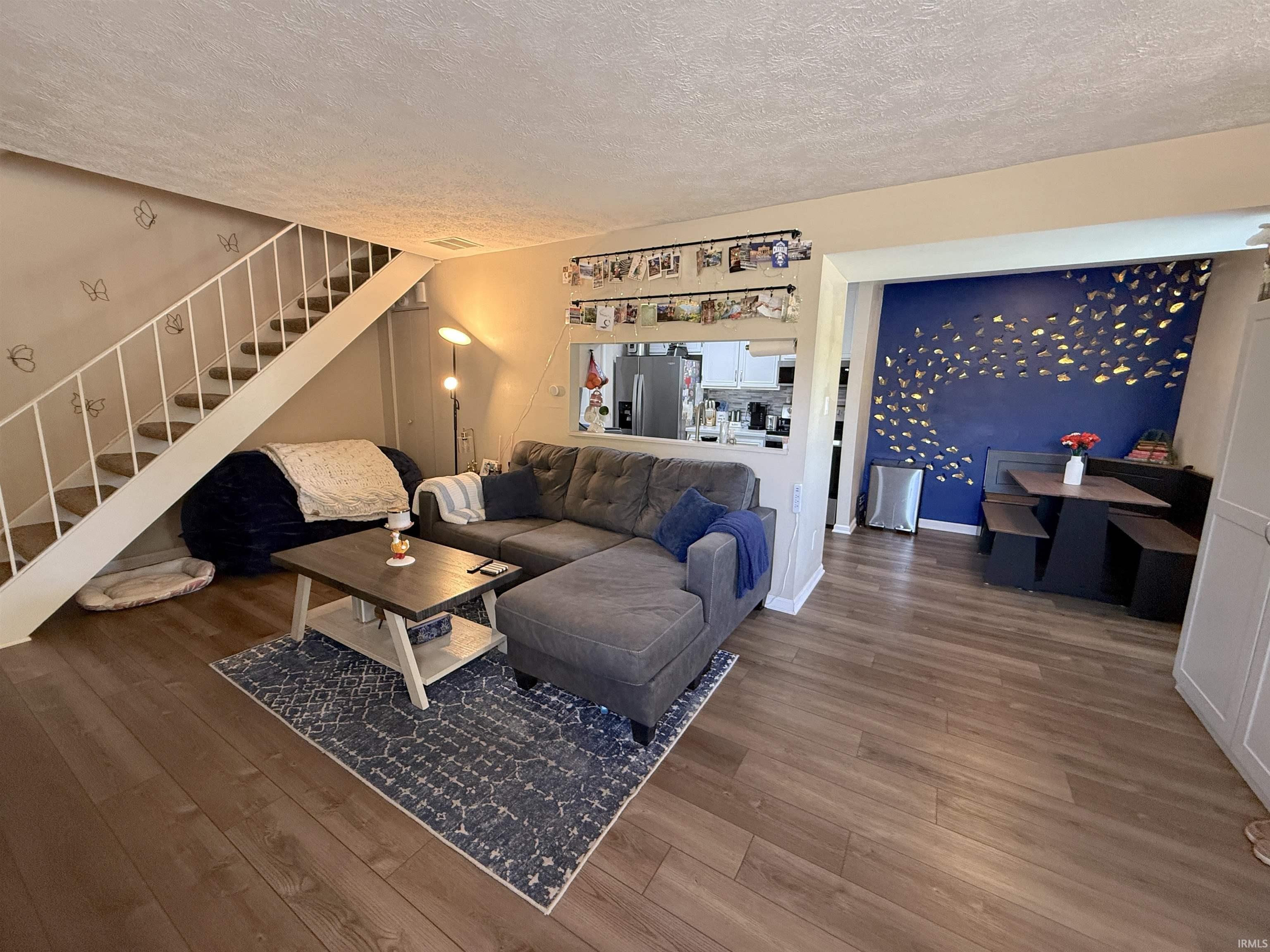 3106 S Carnaby Street