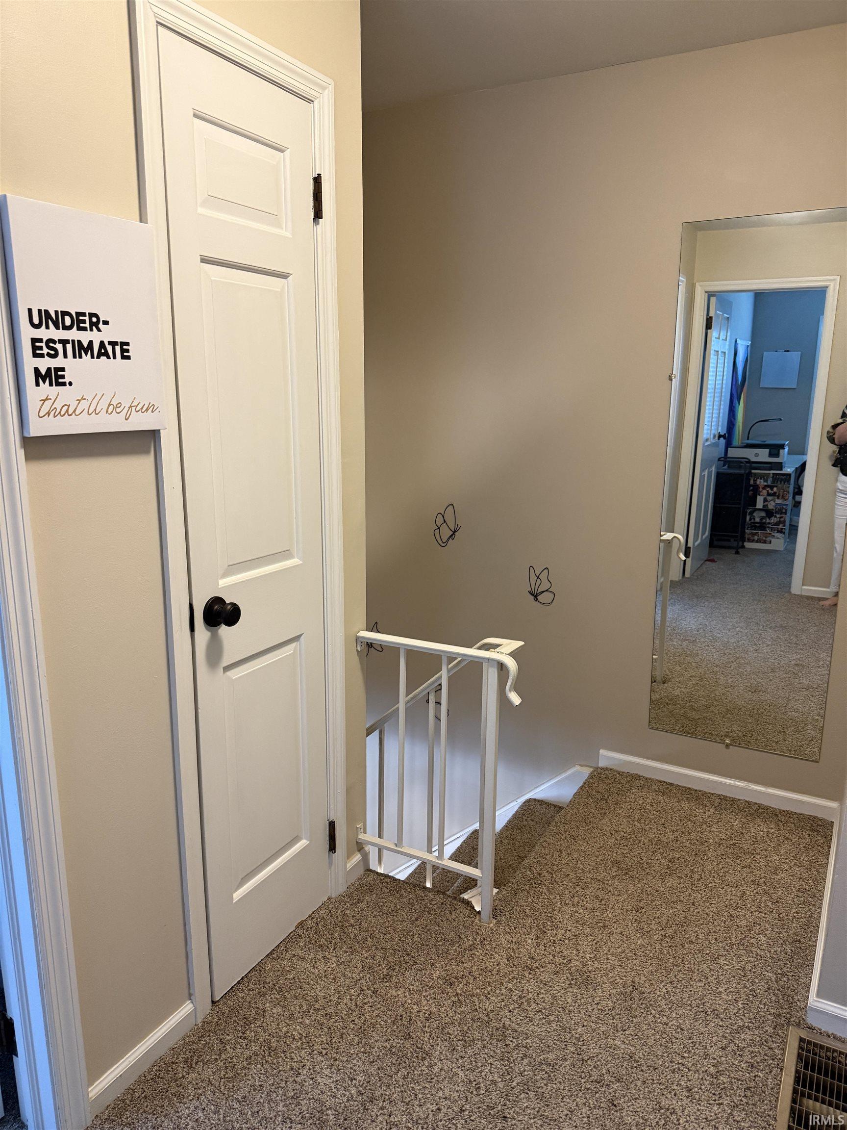 3106 S Carnaby Street