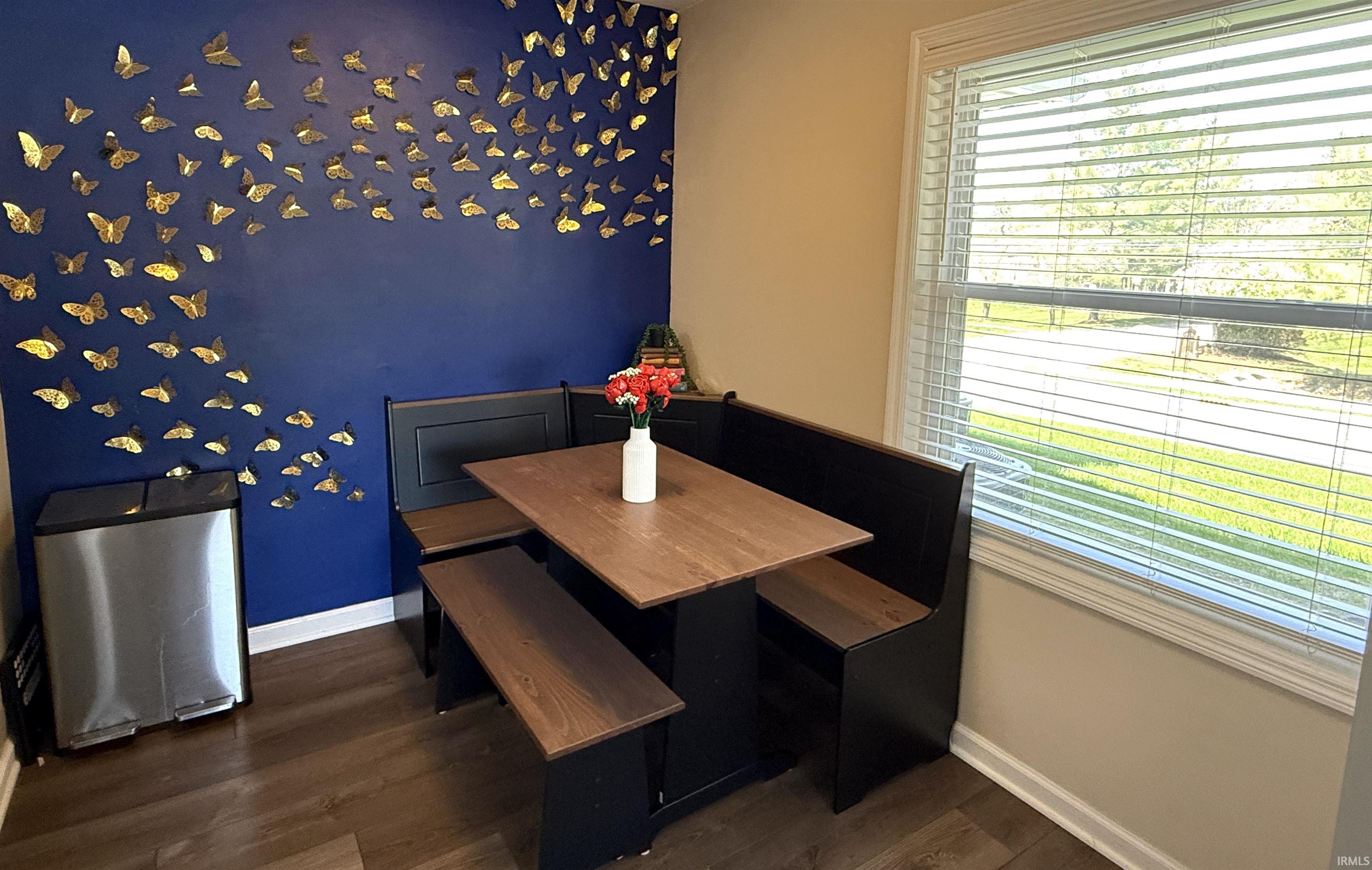 3106 S Carnaby Street