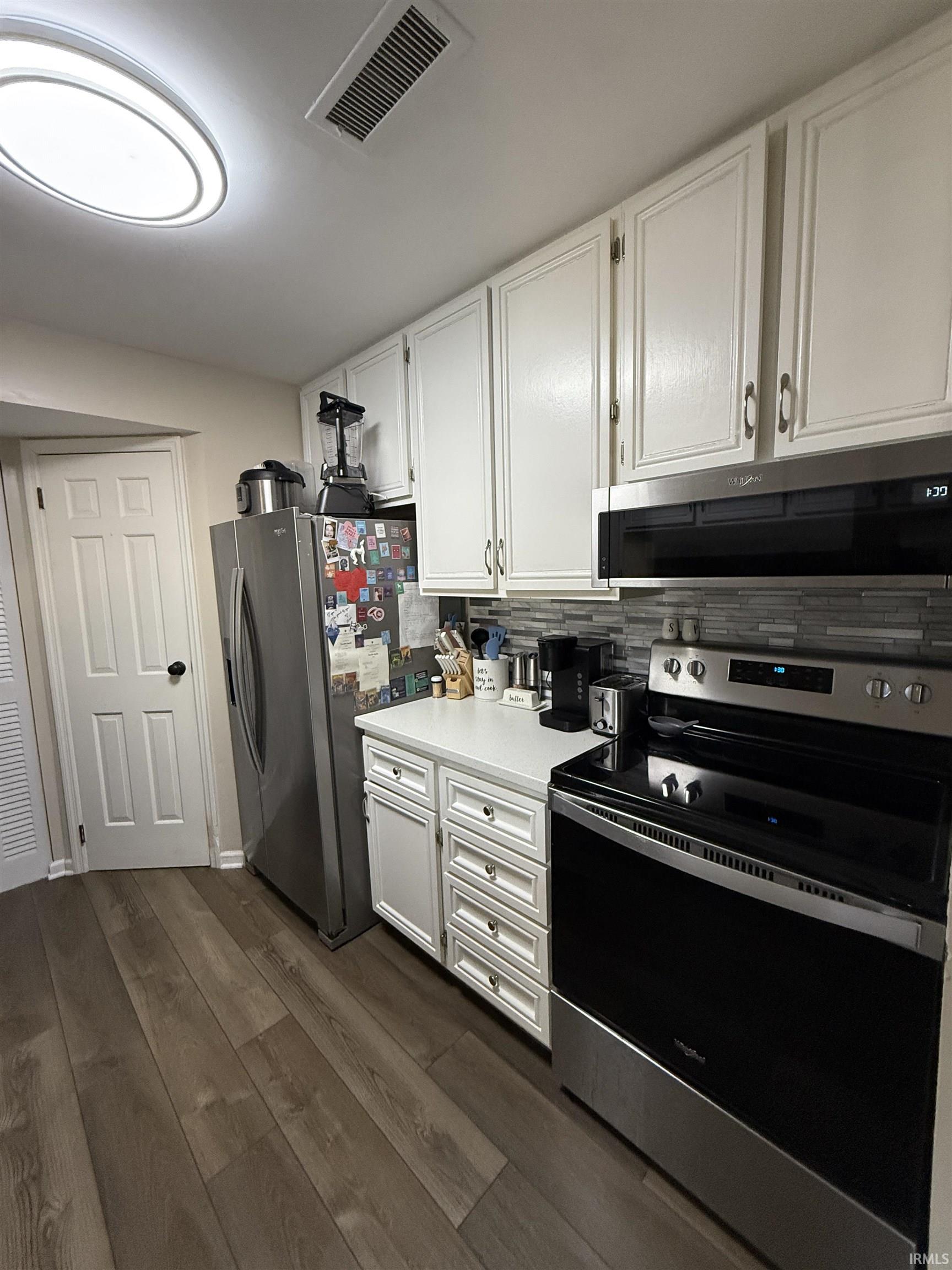 3106 S Carnaby Street