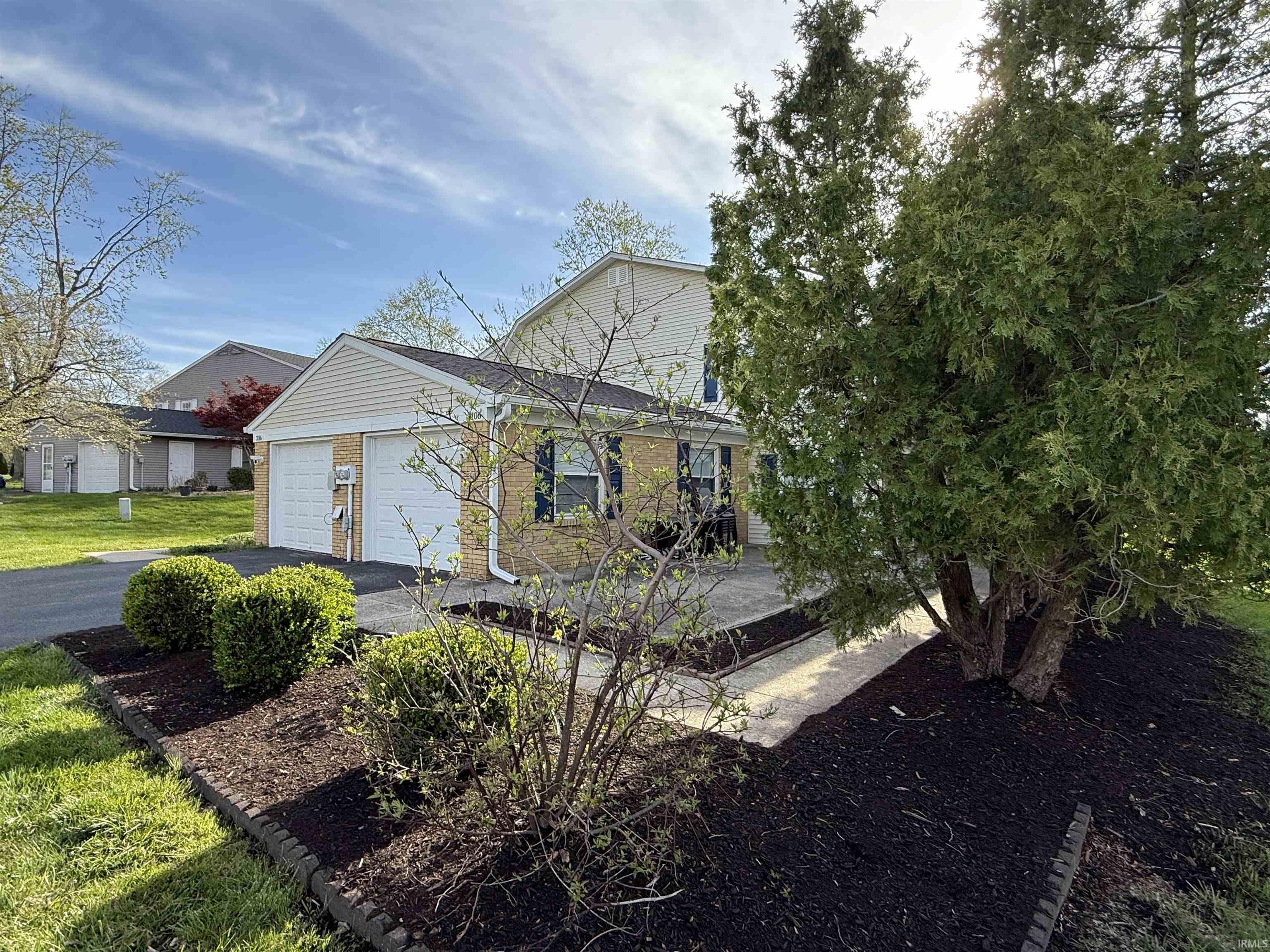 3106 S Carnaby Street