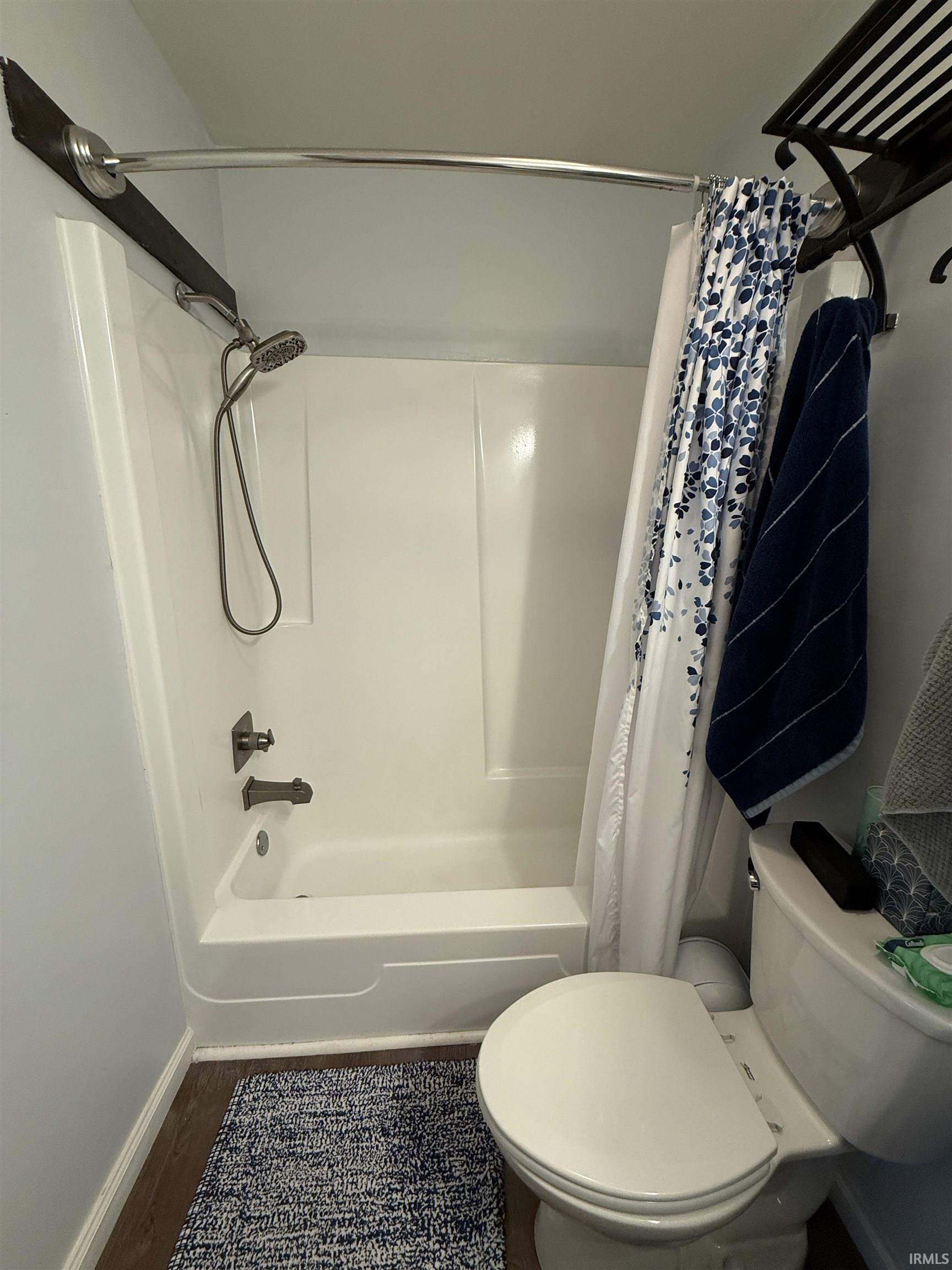 3106 S Carnaby Street