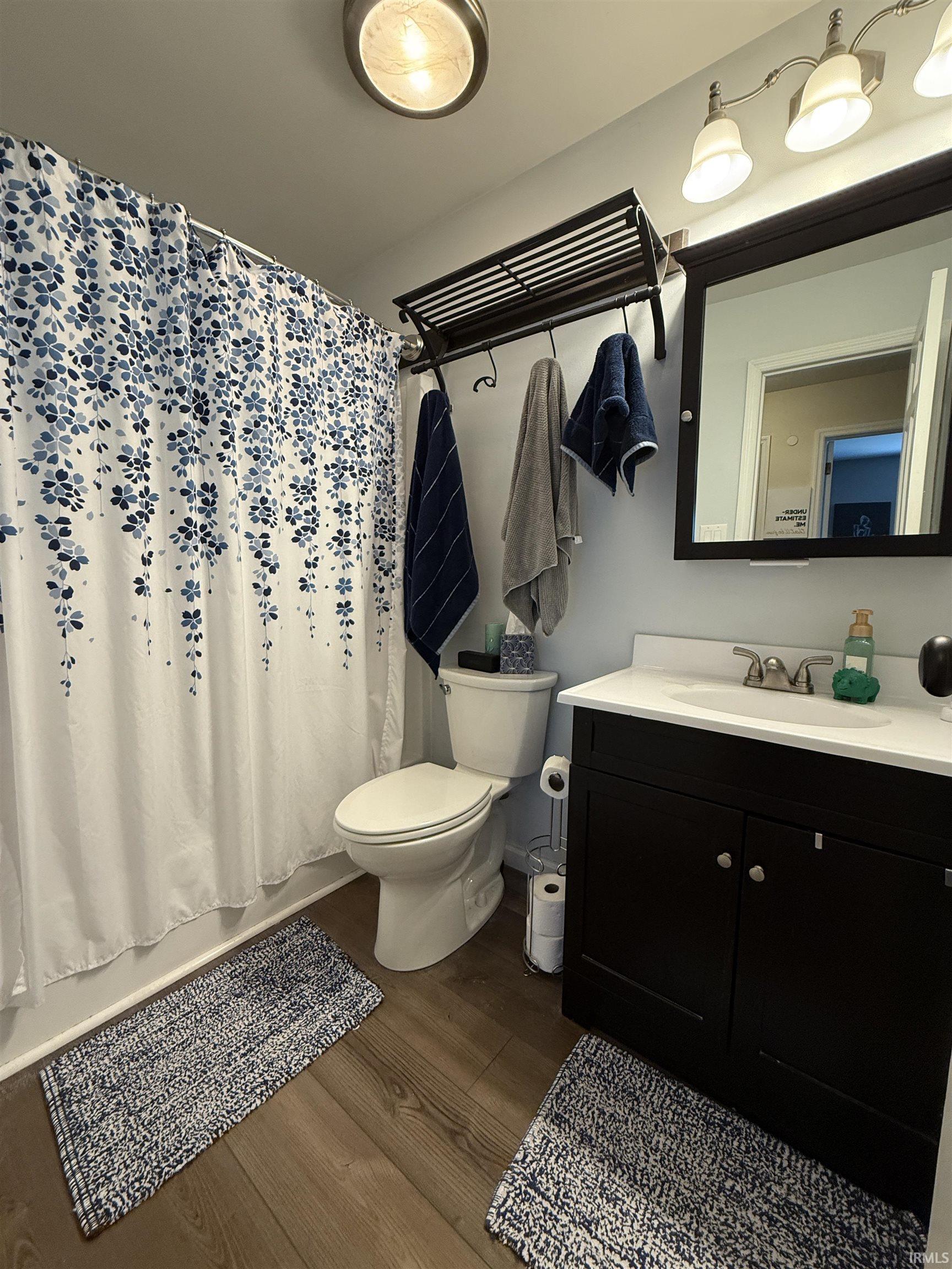 3106 S Carnaby Street