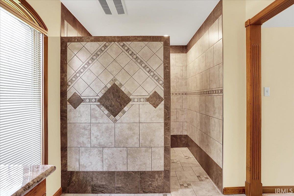 3112 E Charles Court