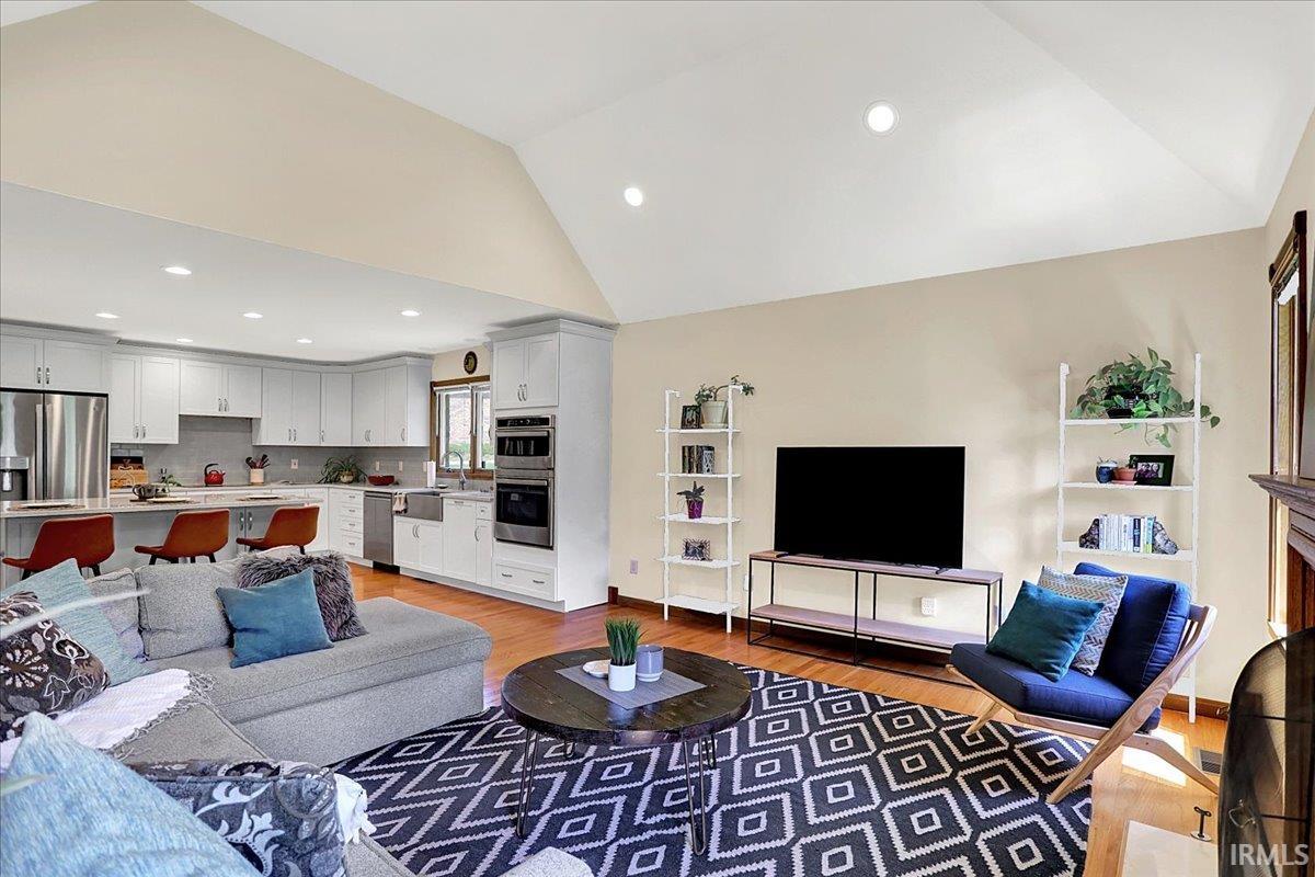 3112 E Charles Court