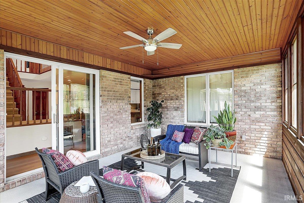 3112 E Charles Court