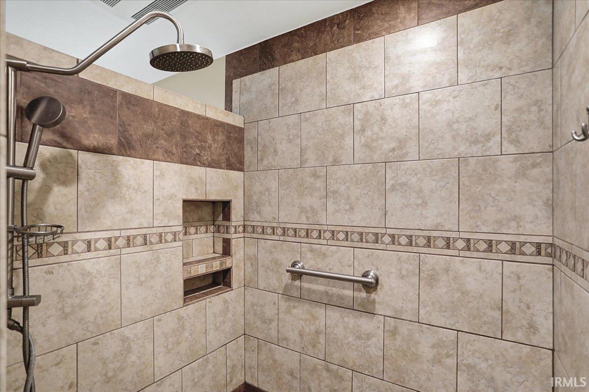 3112 E Charles Court