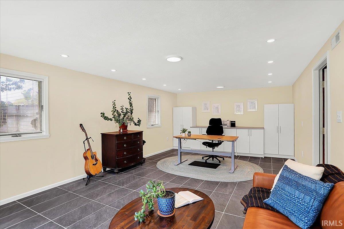 3112 E Charles Court