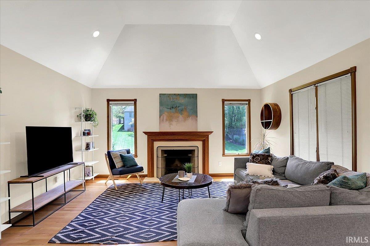 3112 E Charles Court