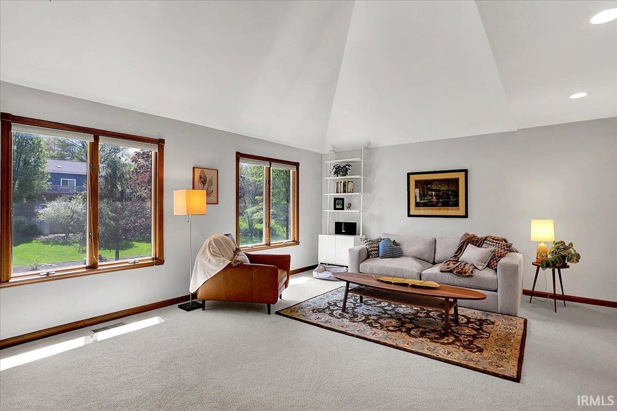 3112 E Charles Court