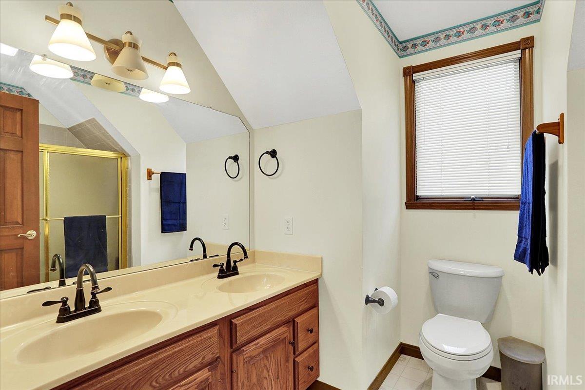 3112 E Charles Court