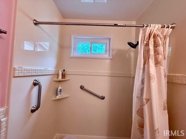 402 & 402 1/2 E Chester Drive