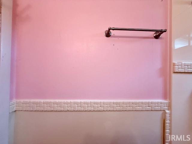 402 & 402 1/2 E Chester Drive