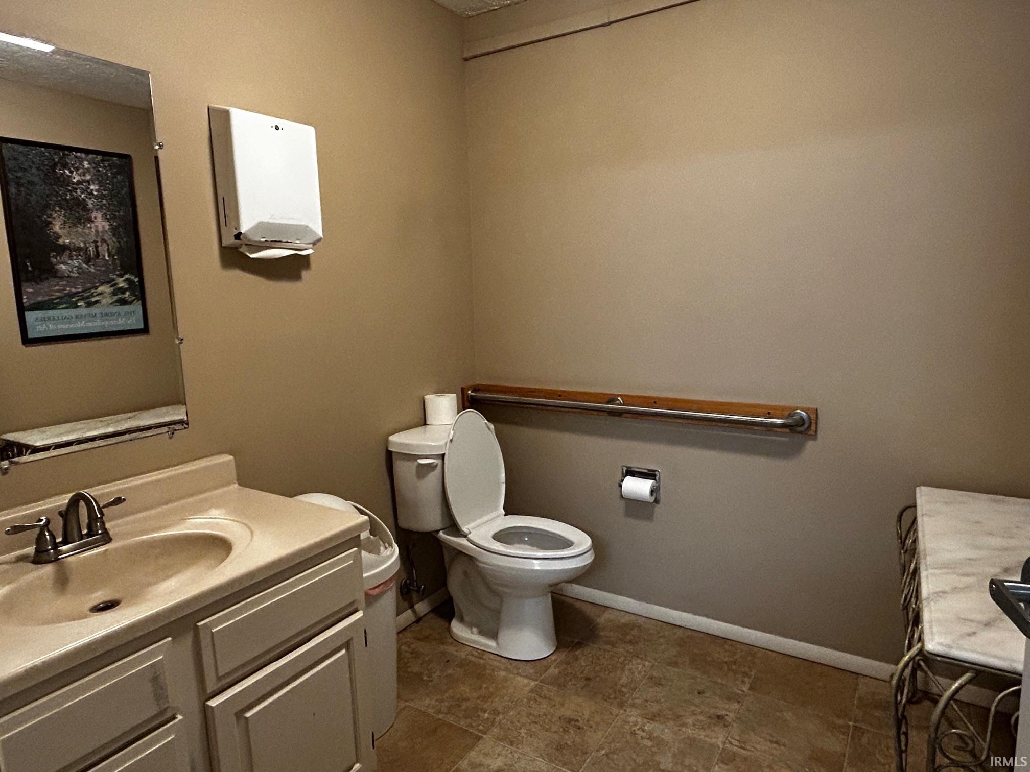 328 S Walnut Street Unit: Ste 4