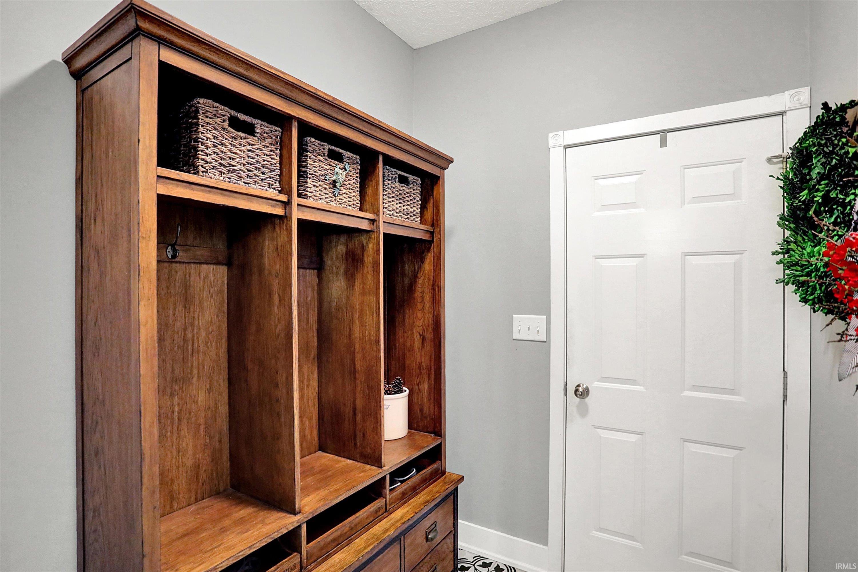 3814 S Fox Chase Run