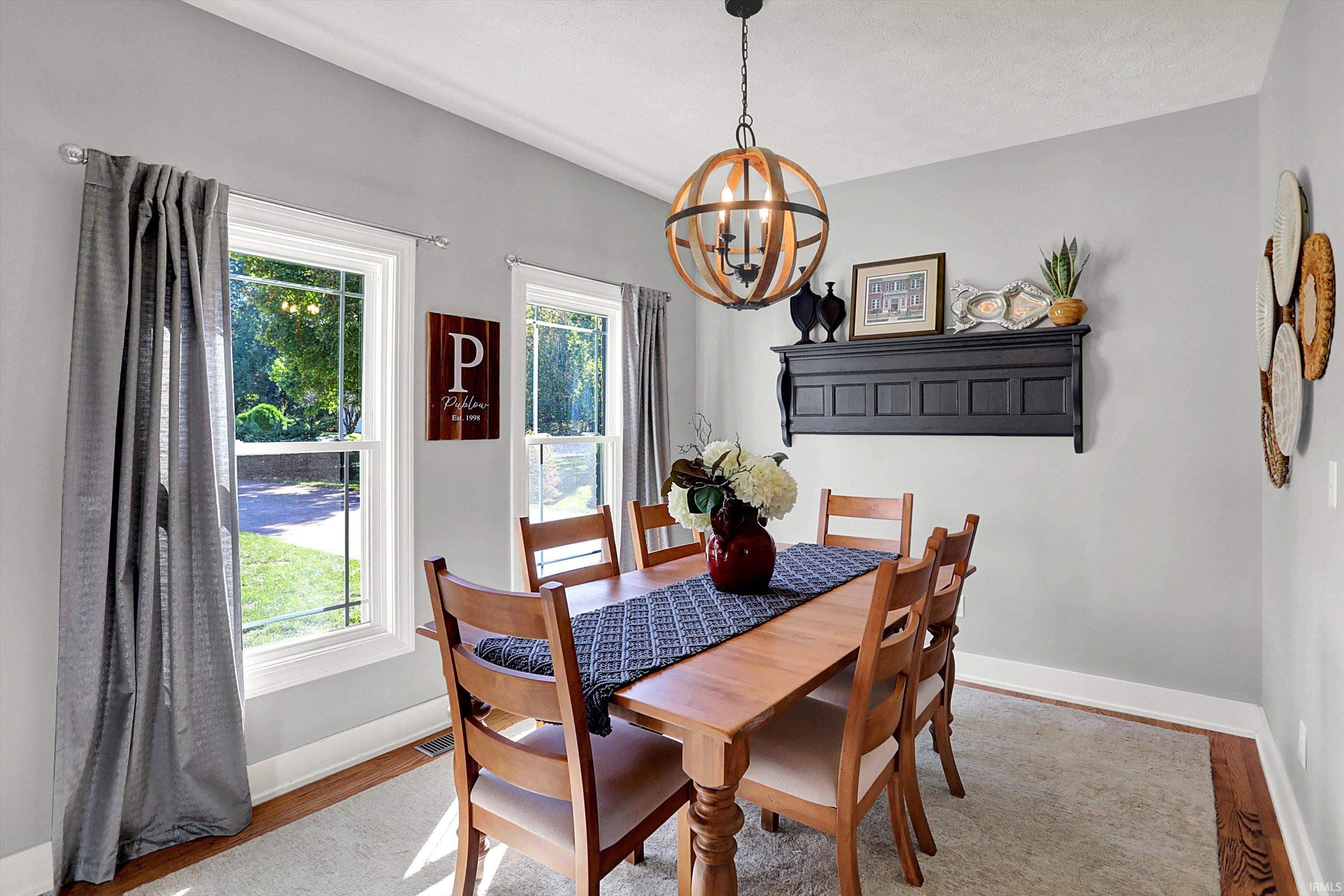 3814 S Fox Chase Run